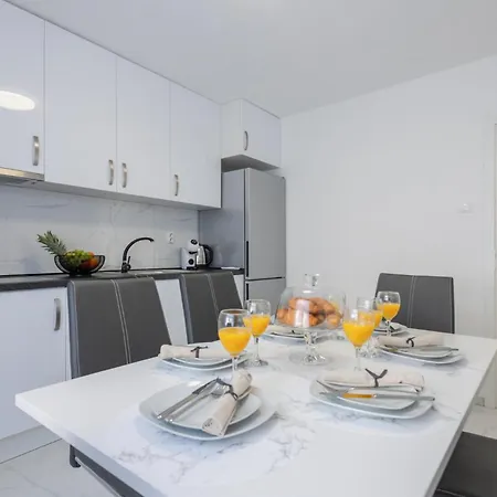 3 Bedroom Gorgeous In Prázdninový dům