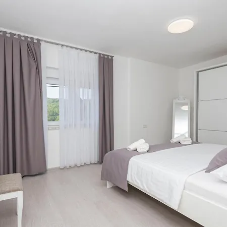 3 Bedroom Gorgeous In Prázdninový dům *