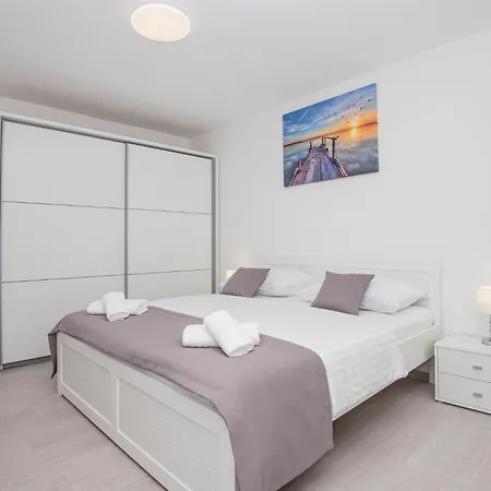 3 Bedroom Gorgeous In Prázdninový dům