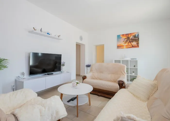 3 Bedroom Gorgeous In *