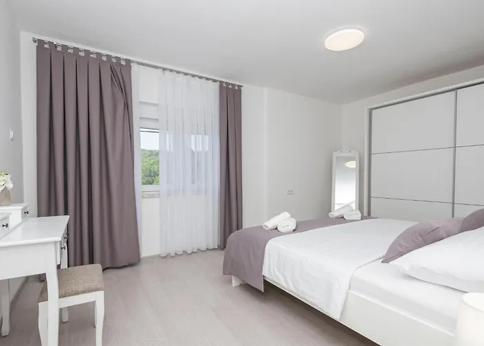 3 Bedroom Gorgeous In 別荘 *